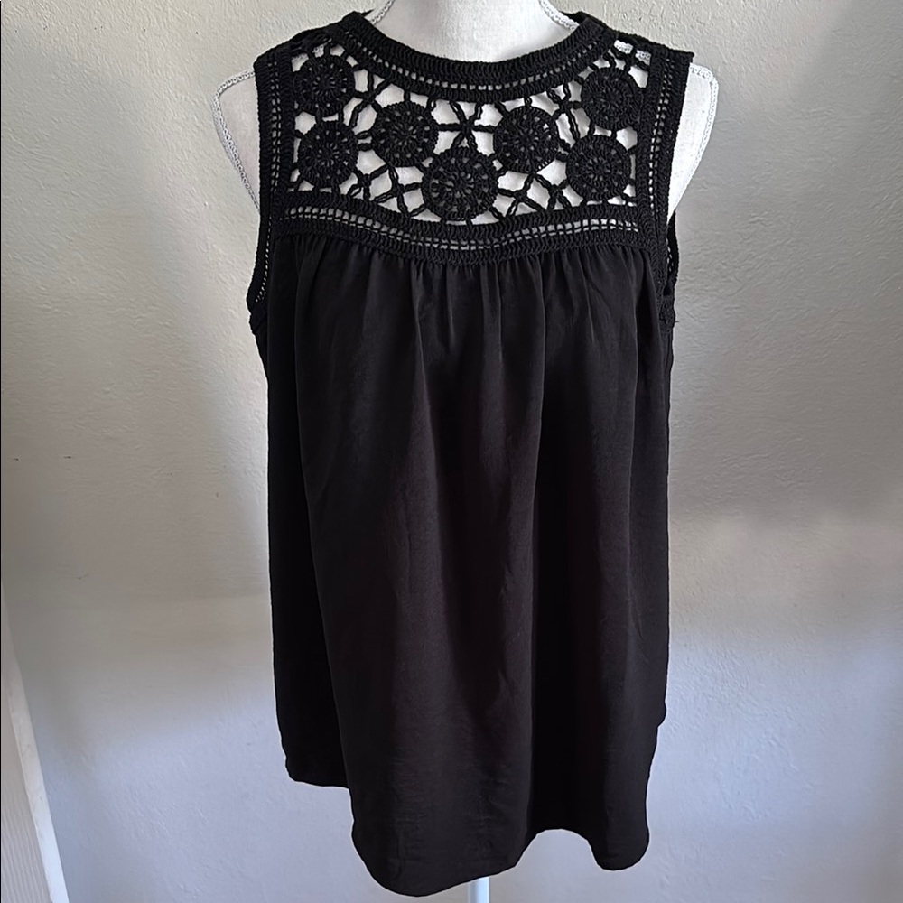 Adrianna Papell Black Sleeveless Crochet Detail Flowy Top Blouse